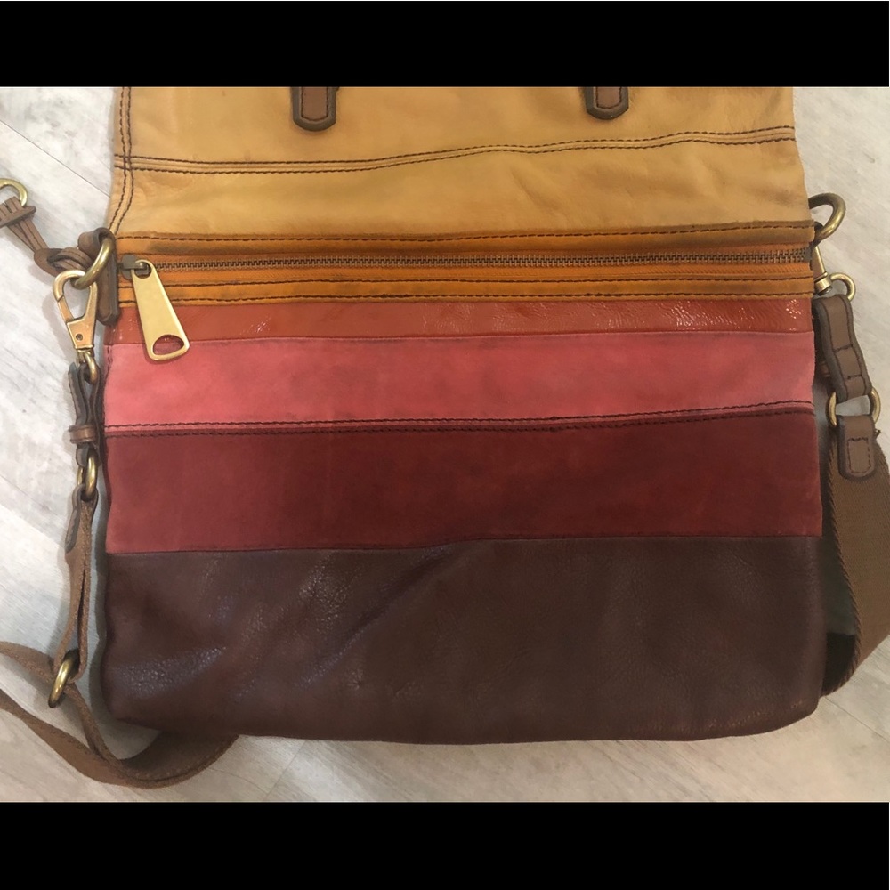 Fossil Explorer Crossbody Large - Picture 5 of 16